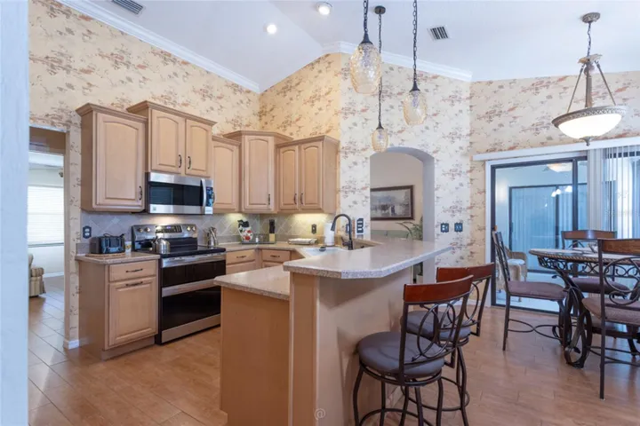 Kitchen with pendulum lights