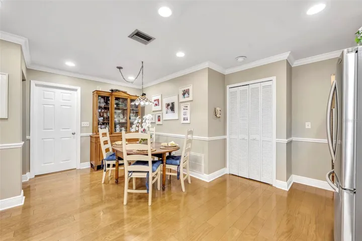 Eat in area in spacious Kitchen