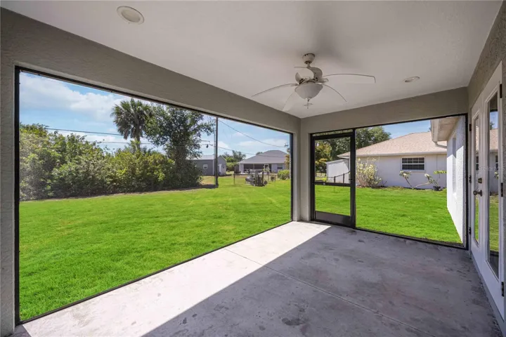 Large screened rear lanai