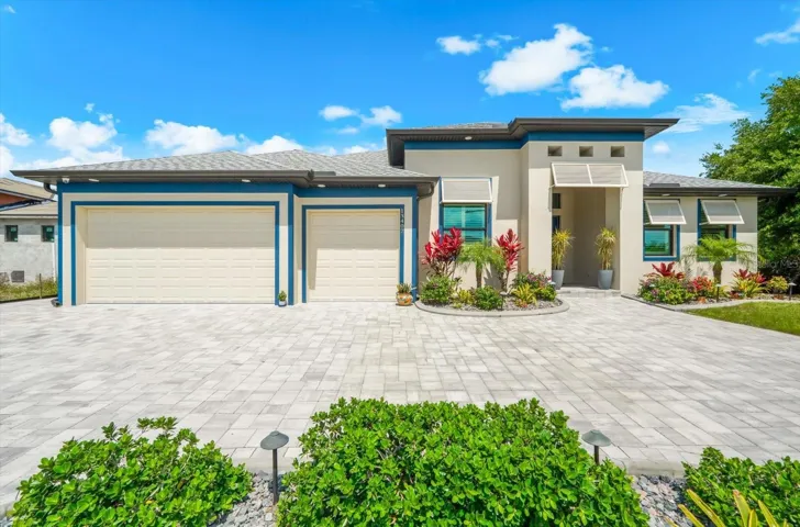 Gorgeous Waterfront 4 Bedroom Estate!!
