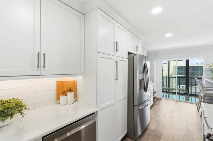 kitchen/balcony