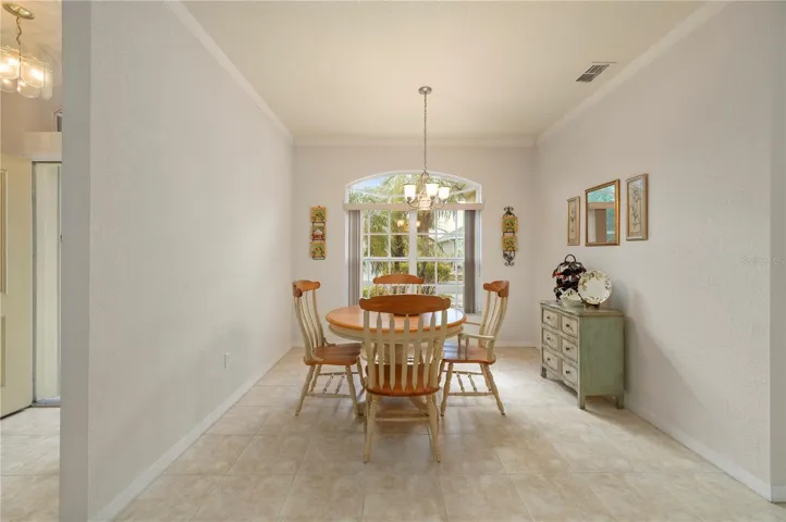 Dining Room, beautiful arched window