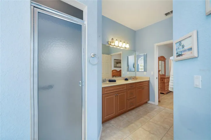 Separate shower ample cabinets and drawers