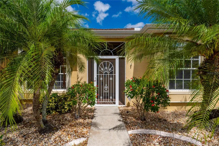 Attractive front entry