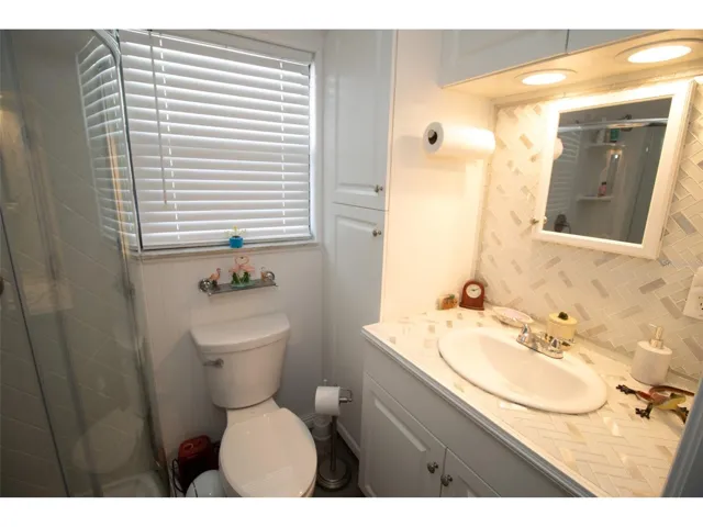 2nd bathroom