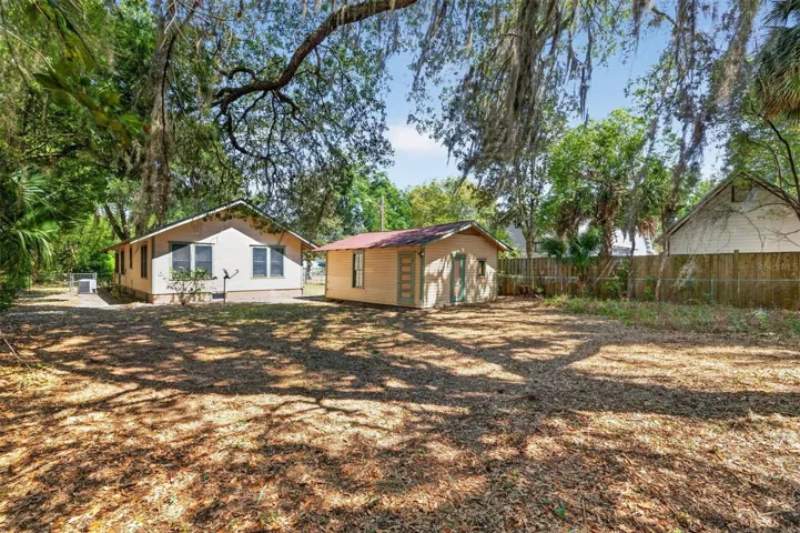 Spacious Back Yard
