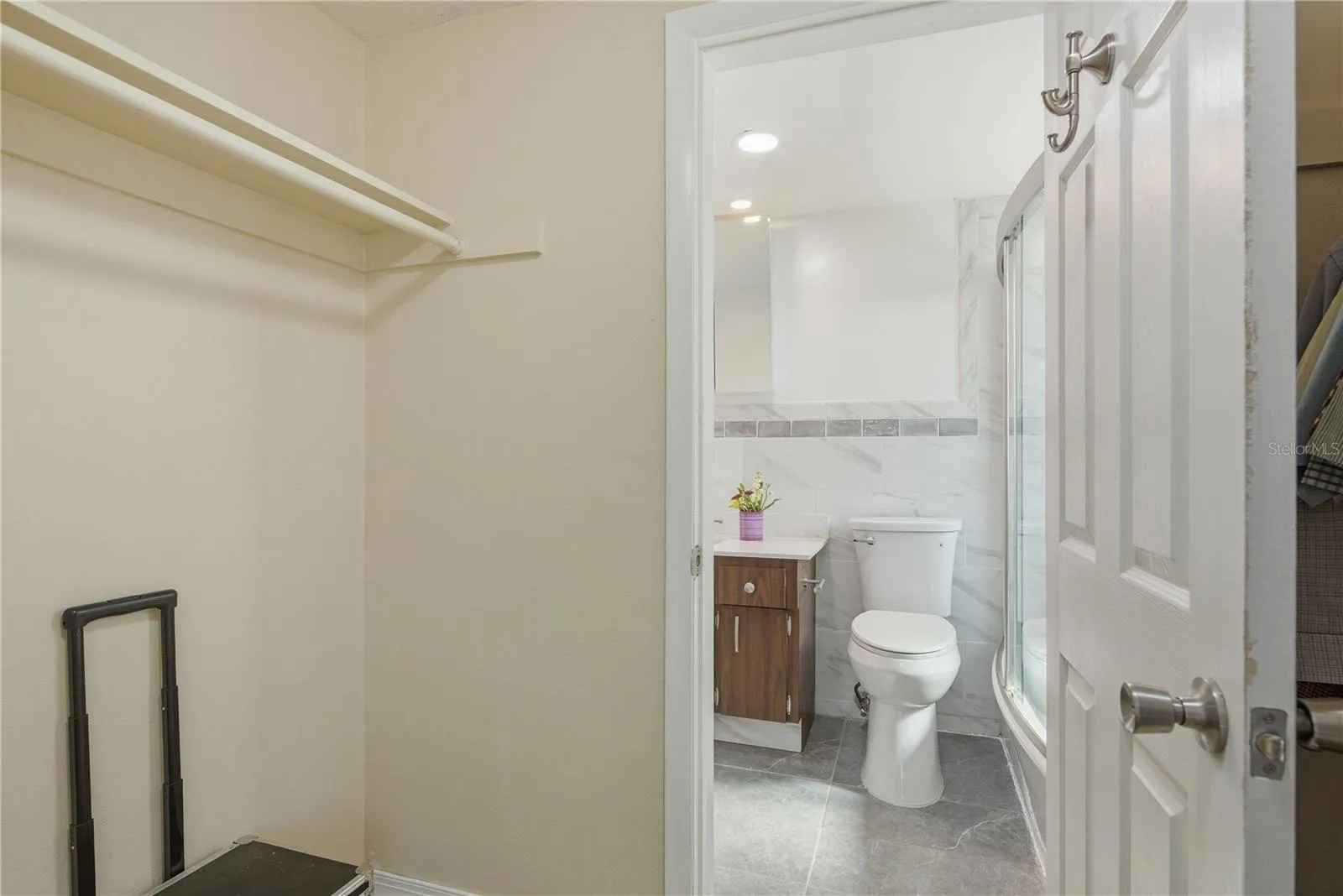 Walkthrough Closet to Bathroom
