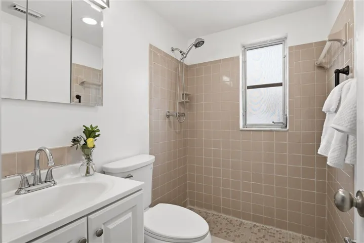 2nd Bathroom