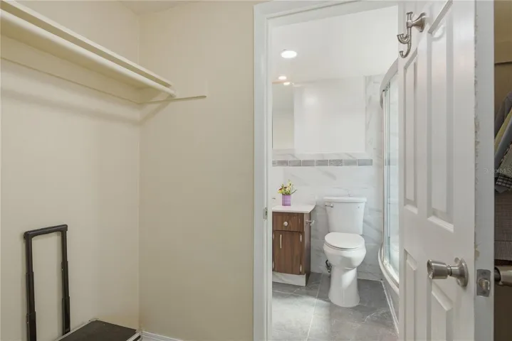 Walkthrough Closet to Bathroom