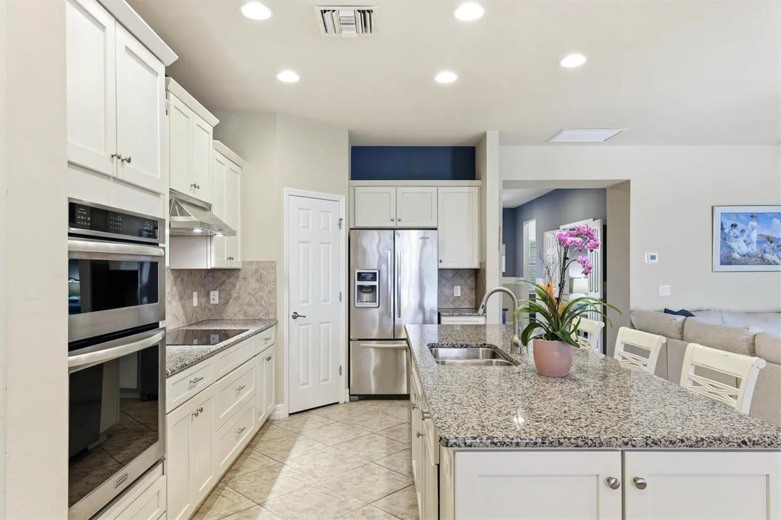 Kitchen/Stainless Steel Apliances/Island/Pantry