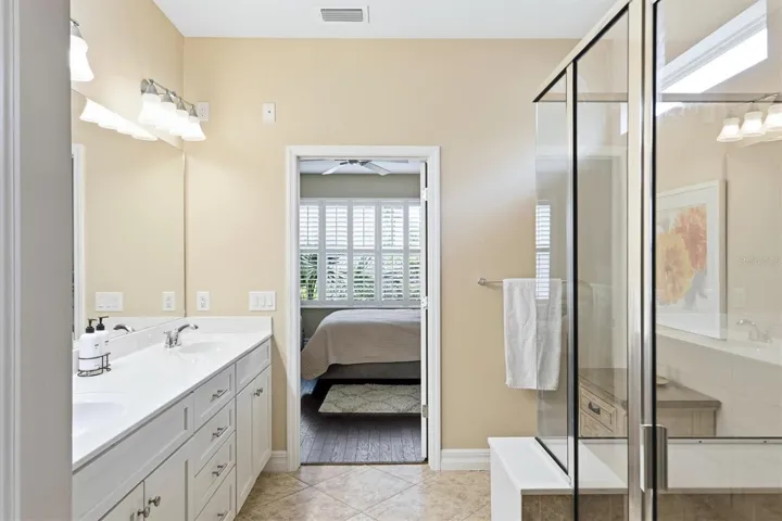 Master En-Suite Bathroom