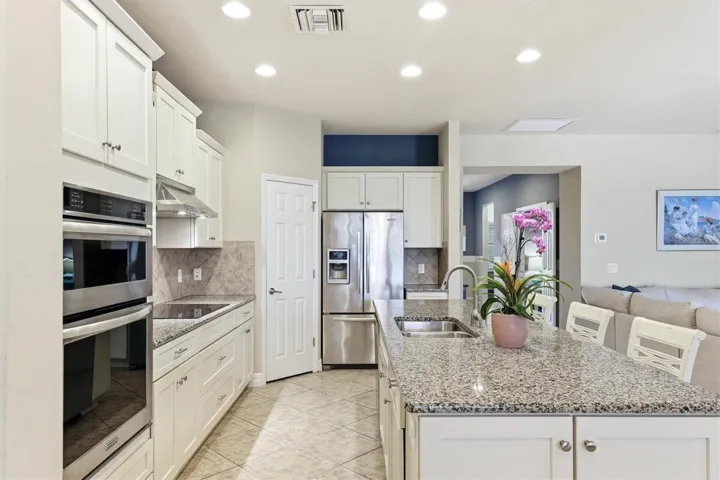 Kitchen/Stainless Steel Apliances/Island/Pantry