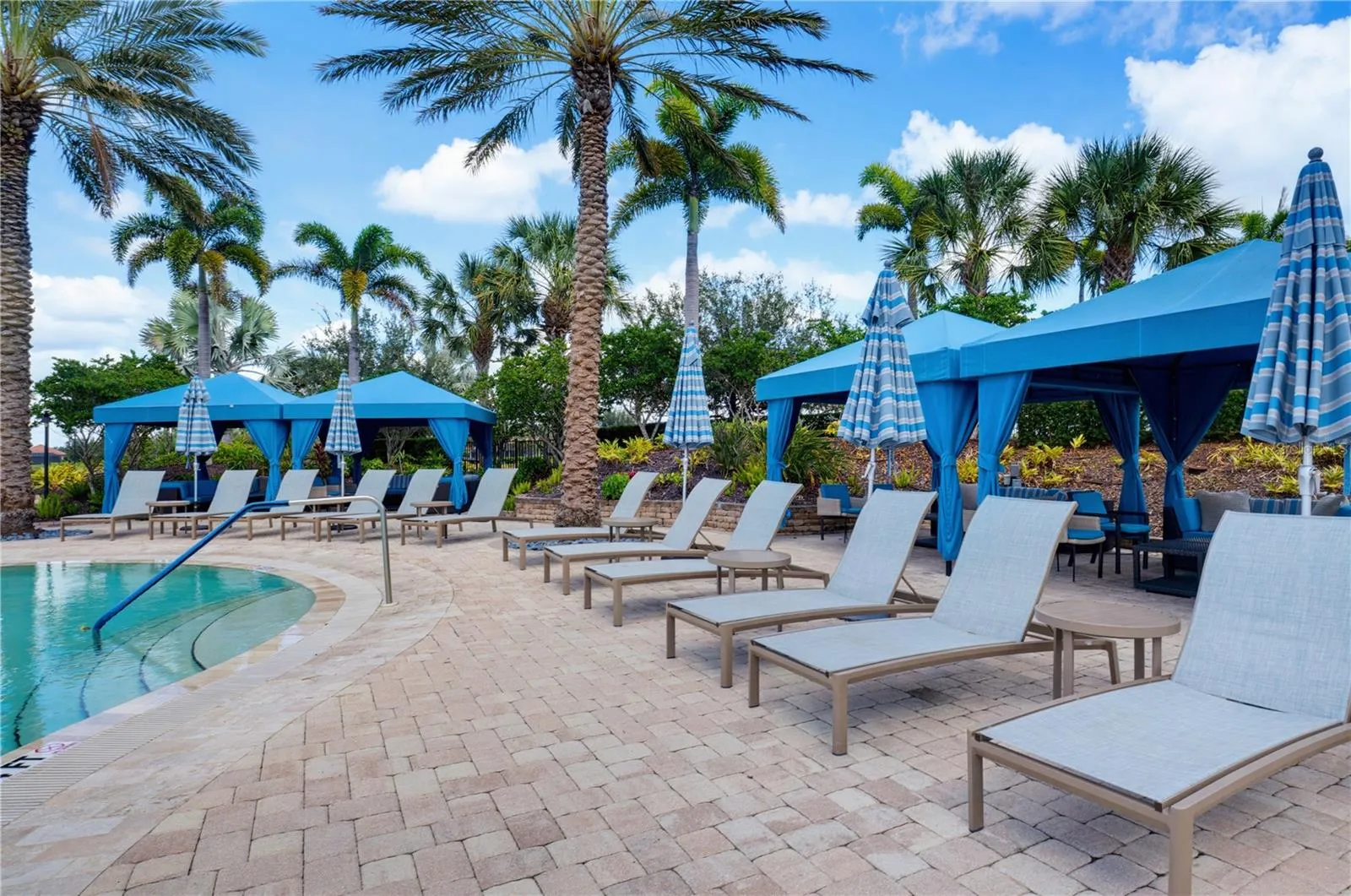 Bahama Bar pool area