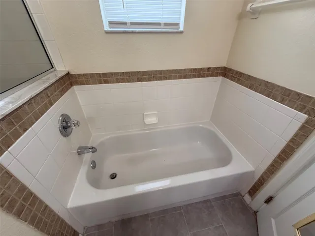 MASTER TUB