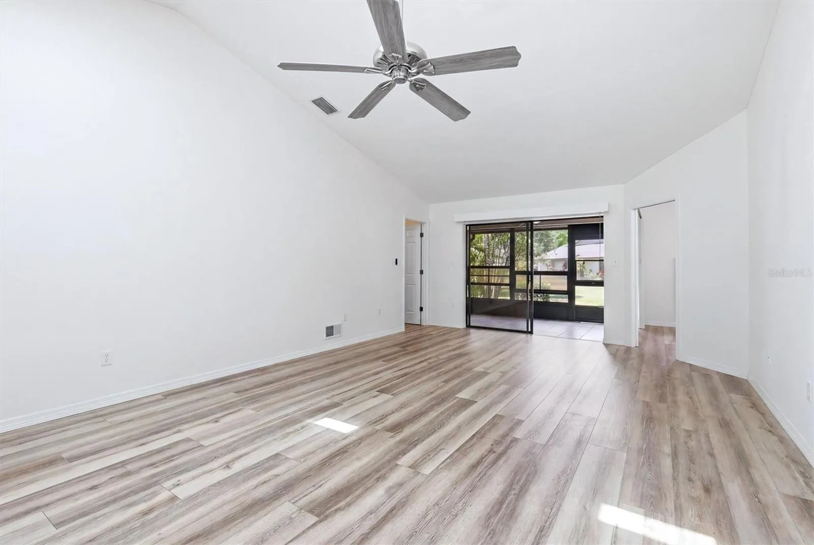 OPEN CONCEPT DINING/LIVING ROOM COMBO