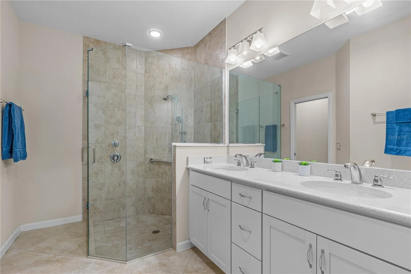 Ensuite With 2 Sinks &amp; Step in Shower