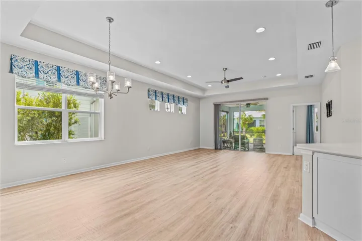 Open Dining Area &amp; Entryway