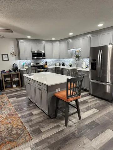 Beautiful Large Kitchen with Large Island!