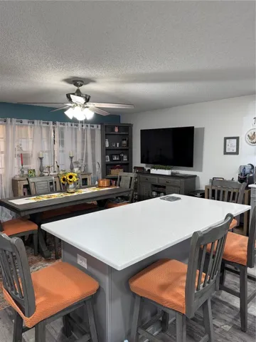 Large Island Seats 4
