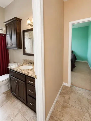 hall to 2nd bedroom