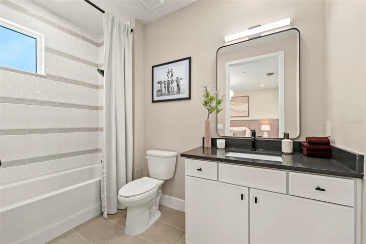 Model secondary suite bath