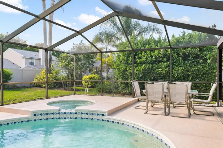 6' gas-heated spa