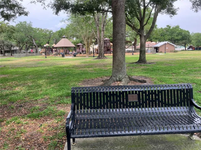 Benches surround the block where Park on Park is found.