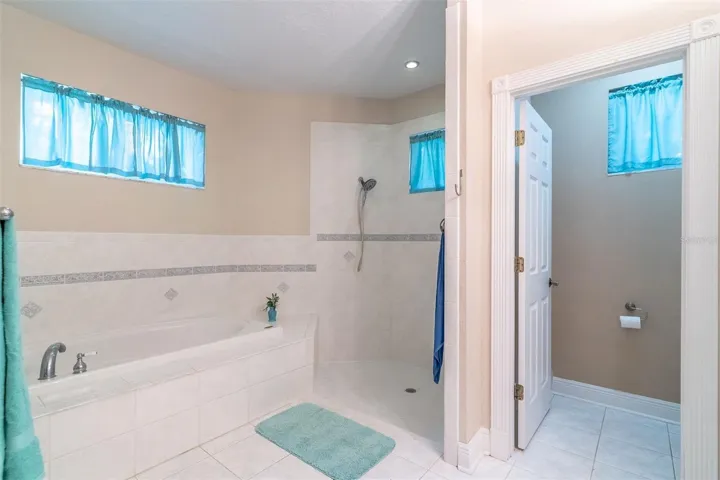 Soaking tub and sep shower