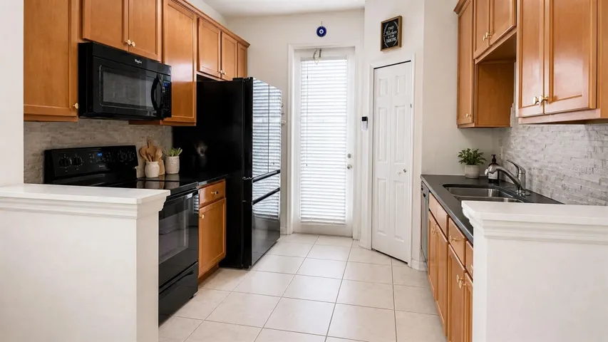 KITCHEN