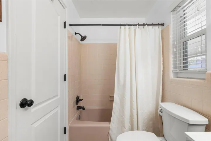 Second bath with tub/shower combination