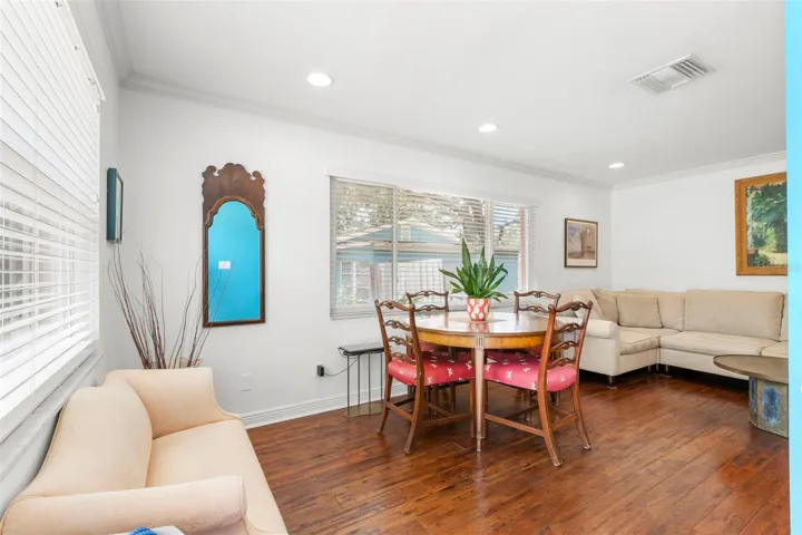 Living/dining room