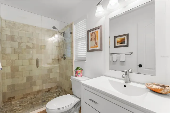 Ensuite bath with step-in shower