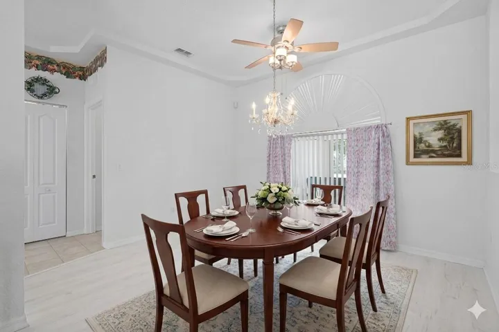 AI Staged Dining Room