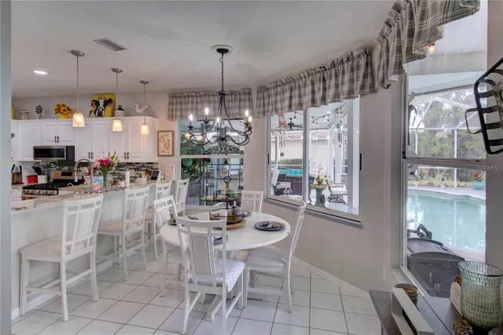 Eat-in Kitchen