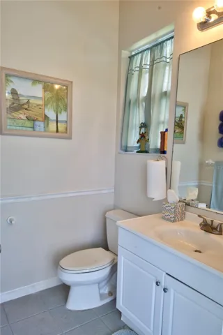 Pool 1/2 Bath