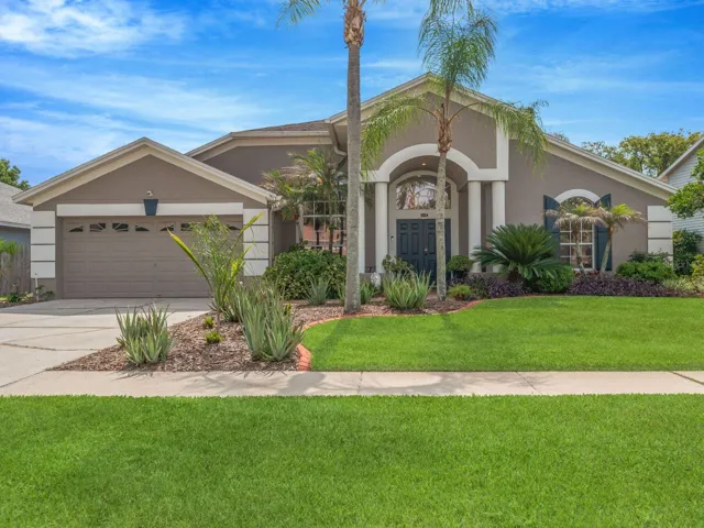 4 Bed 3 Bathroom Pool Home in River Crossing.