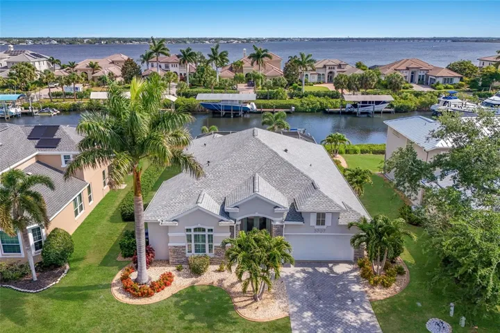 Wide Saltwater canal w/direct access to the Gulf