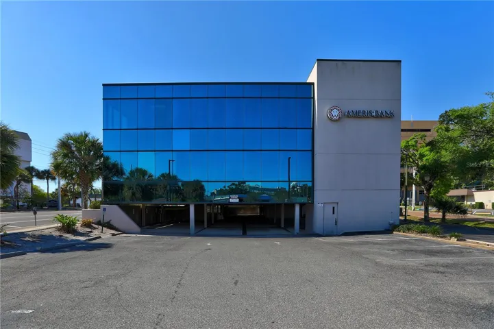 Class B Office Space 1,422 SF