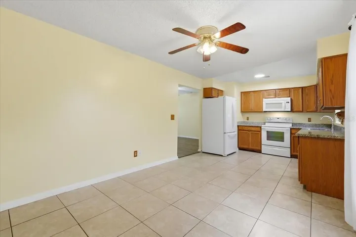 Kitchen with Eat-In Area