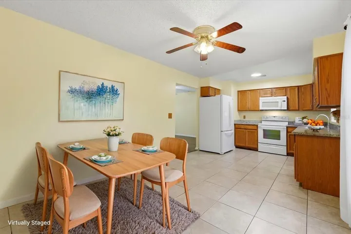 Kitchen with Eat-In Area