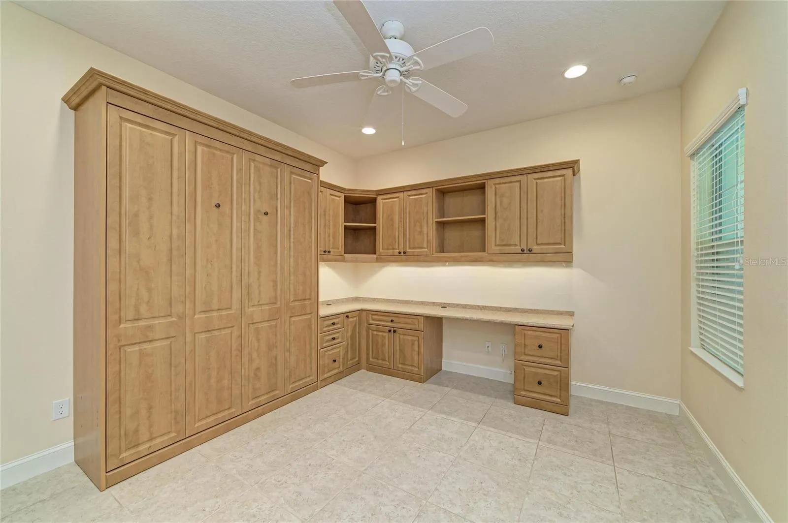2nd bedroom/office/murphy bed