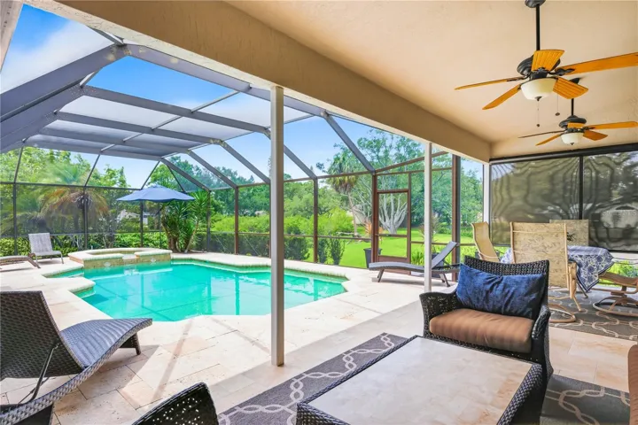 Lanai Pool and Spa