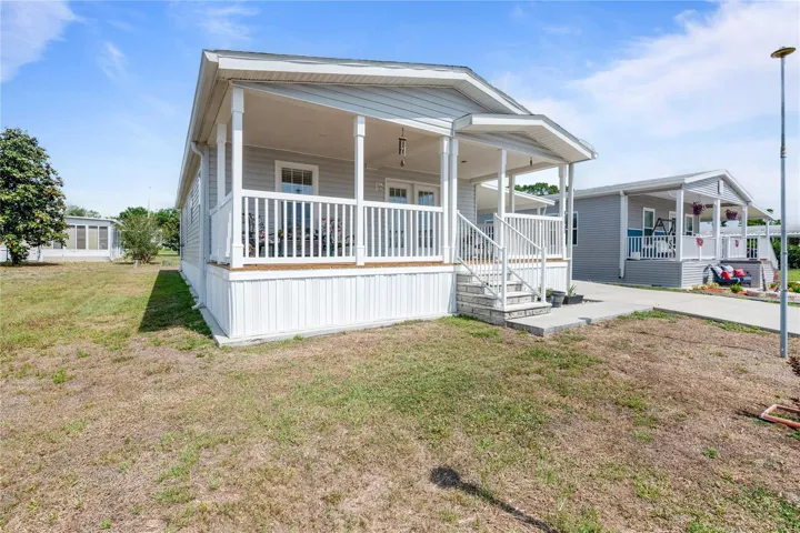 Great front porch!