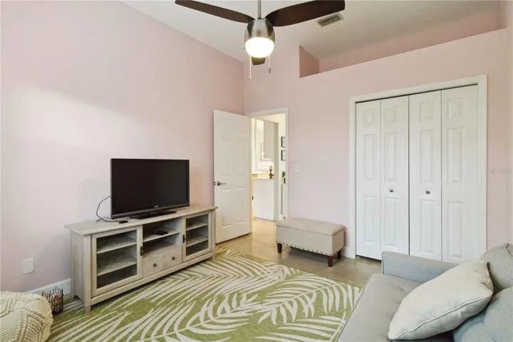 Overview of the guest bedroom.