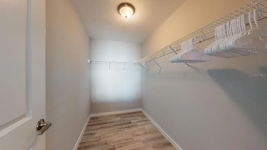 MASTER WALK-IN CLOSET