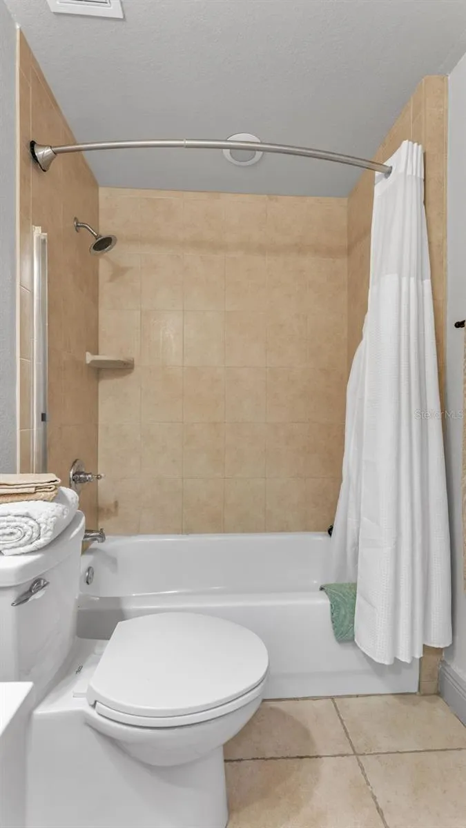 2nd bathroom with tub