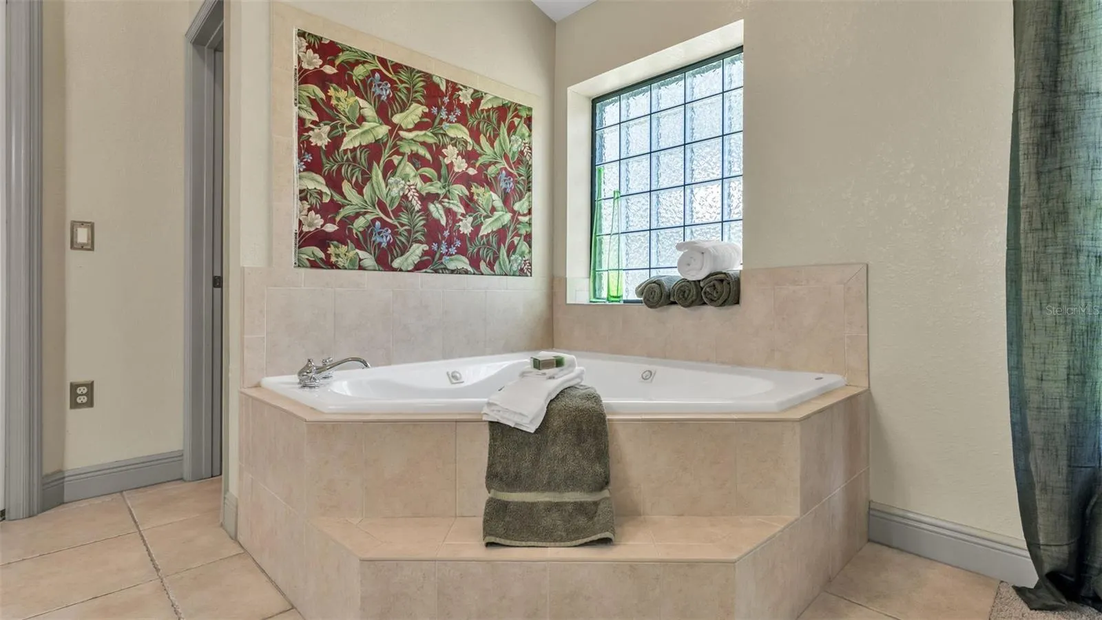 Primary bath jacuzzi