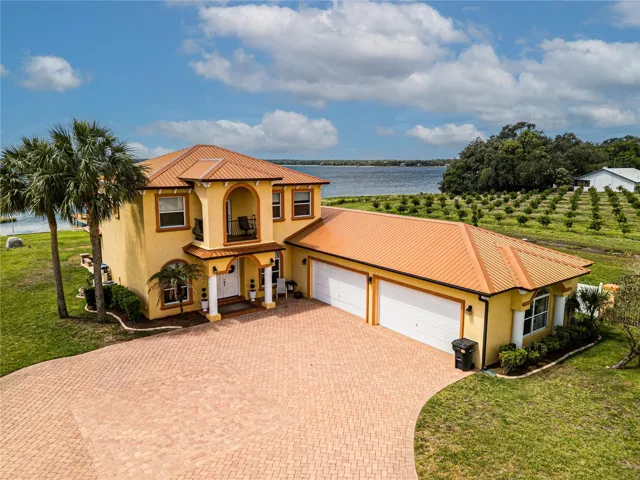 Beautiful Estate on Lake Clinch