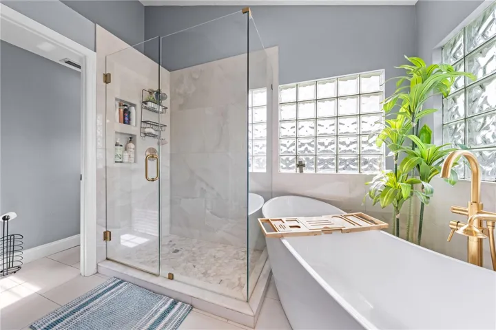 Main Bedroom Bathroom
