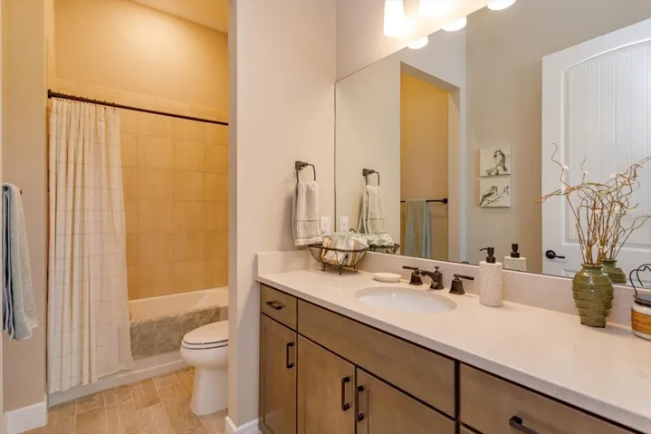 Bedroom #2 En-Suite Bathroom